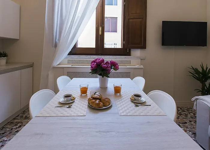 Alighieri Theatre Charming Apartment *